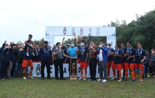 Gubernur Jambi, Al Haris pada acara Penutupan Turnamen Sepak Bola Al Haris Cup I Kerinci. (Foto: Agus dan Hori/Kominfo)