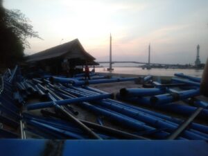 Potongan besi sisa Bongkaran proyek Dinas PUPR Jambi yang berlokasi di Tanggo Rajo senilai Rp2 Miliar/Pantau Proyek 
