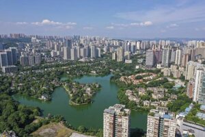 Foto yang diabadikan pada 6 Agustus 2020 ini menunjukkan pemandangan Chongqing di China barat daya. (Xinhua/Liu Chan)