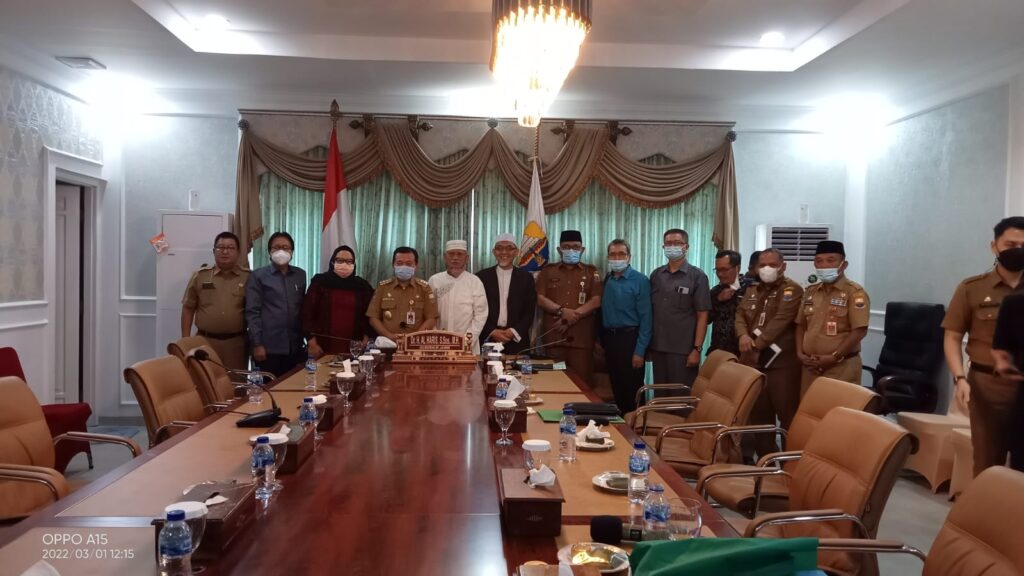 Foto: Gubernur Jambi Al Haris pada saat Rapat Pertemuan antara Pihak Unbari dengan Pihak Yayasan Pendidikan Jambi, (Dok. Waaly/Kominfo).