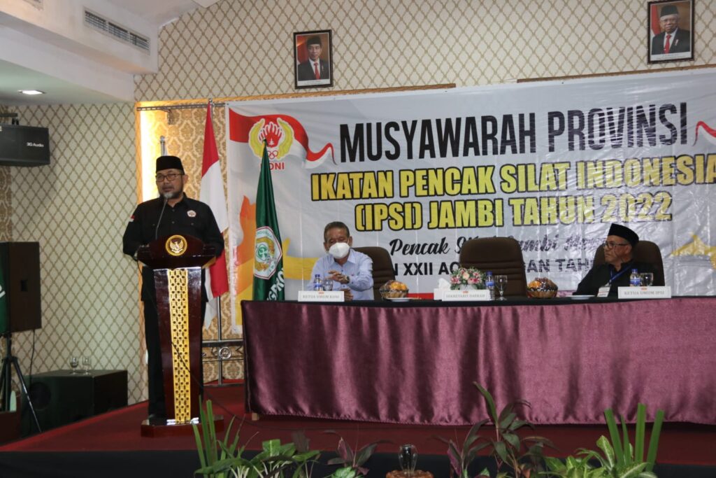 Sekretaris Daerah (Sekda) Provinsi Jambi, H.Sudirman,S.H.,M.H., saat membuka acara Musyawarah Provinsi Ikatan Pencak Silat Indonesia (IPSI) Provinsi Jambi Tahun 2022. (Foto: Agus)