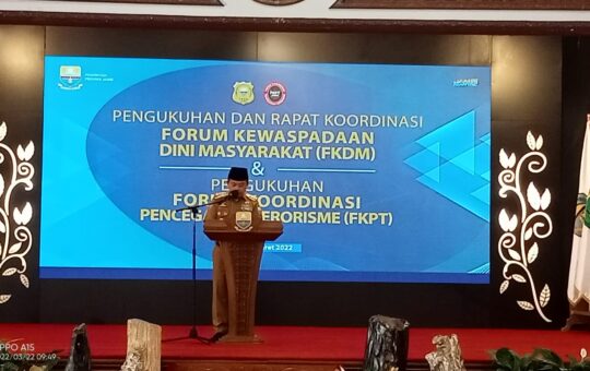 Gubernur Jambi, Dr.H.Al Haris,S.Sos.,M.H., pada acara Pengukuhan Forum Kewaspadaan Dini Masyarakat (FKDM) dan Forum Komunikasi Pencegahan Terorisme (FKPT). (Foto: Kominfo)