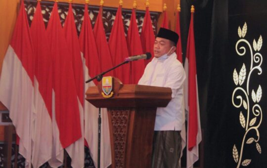 Gubernur Jambi, Al Haris, pada acara Pengukuhan dan Pelantikan Pengurus Komunitas Masyarakat Jambi Kota Seberang (KMJKS) Periode 2022-2027. (Foto: Harun)