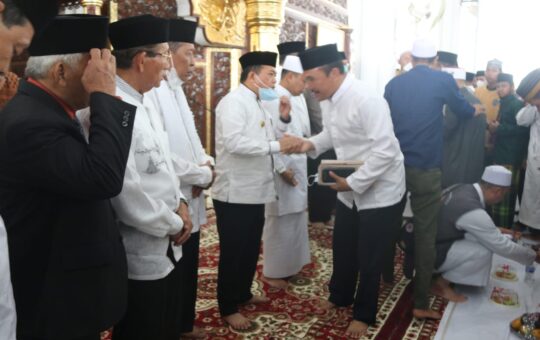 Gubernur Jambi, Al Haris pada acara Halal Bihalal Idul Fitri 1443 H Tahun 2022 Pemerintah Provinsi Jambi (Foto: Agus Supriyanto)