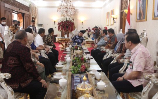 Gubernur Jambi, Al Haris saat menerima Audensi Bawaslu RI, bertempat di Ruangan VIP Rumah Dinas Gubernur Jambi (Foto: Harun)