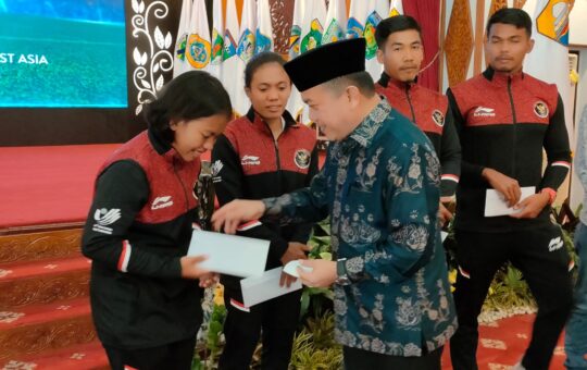 Gubernur Jambi, Al Haris pada acara Jamuan Makan Siang Atlet Sea Games Vietnam Tahun 2022 Asal Jambi (Foto: Riki Serampas)