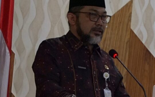 Sekretaris Daerah (Sekda) Provinsi Jambi, Sudirman saat membuka Rapat Koordinasi (Rakor) Hukum se Provinsi Jambi Tahun 2022. (Foto: Patra)