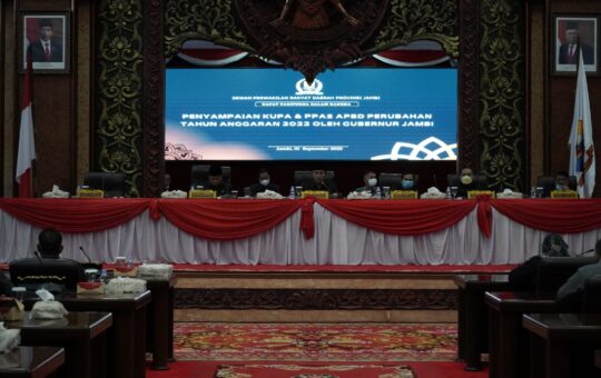 Gubernur Jambi, Al Haris, pada Rapat Paripurna Dewan Perwakilan Rakyat Daerah (DPRD) Provinsi Jambi dalam rangka Penyampaian KUPA & PPAS APBD-P Anggaran 2022.b(Foto: Harun)