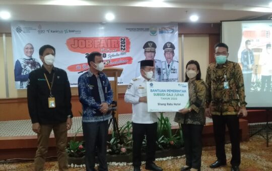 Gubernur Jambi, Al Haris, saat pembukaan Pameran Bursa Kerja (JOB FAIR) Virtual Provinsi Jambi Tahun 2022. (Foto : Novriansyah)
