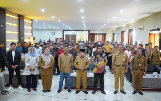 Gubernur Jambi, Al Haris, saat membuka Workshop Penggunaan APBDes dalam Mendukung Pemberdayaan Masyarakat di Provinsi Jambi, yang berlangsung di Hotel Golden Harvest Kota Jambi. (Foto: Erit)