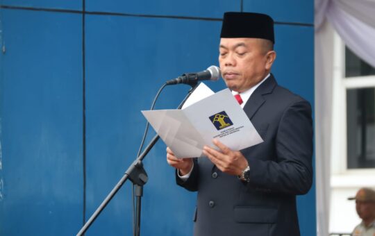 Gubernur Jambi, Al Haris saat menjadi inspektur upacara pada acara Hari Bhakti ke 73 Imigrasi Tahun 2023 (Foto: Agus)