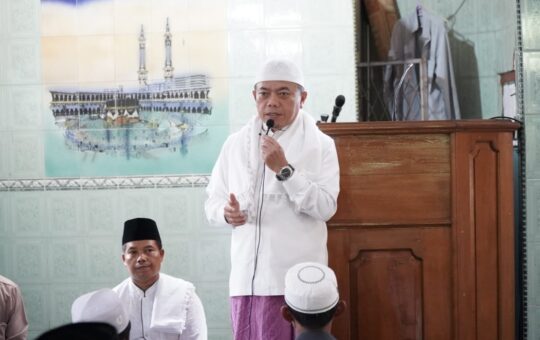Gubernur Jambi, Al Haris pada Peletakan Batu Pertama Pembangunan Masjid Jami’ At Taqwa, bertempat di Desa Mendalo Indah. (Foto: Hori dan Harun)