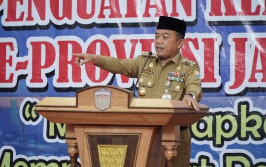 Gubernur Jambi, Al Haris pada Rapat Koordinasi Penguatan Kelembagaan Desa se Provinsi Jambi. (Foto: Harun dan Hori)
