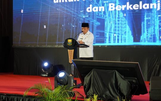Gubernur Jambi, Al Haris, saat membuka secara resmi Musyawarah Perencanaan Pembangunan (MUSRENBANG) dalam rangka penyusunan RKPD Provinsi Jambi Tahun 2024. (Foto: Novriansah)