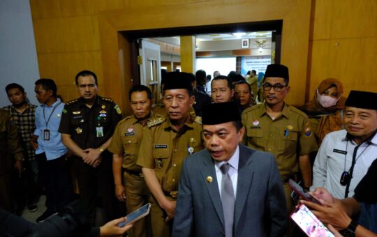 Gubernur Jambi, Al Haris, pada Rapat Kerja dan Pengukuhan Tim Percepatan Penurunan Stunting (TPPS) Provinsi Jambi, serta pengukuhan ketua TPPS Provinsi Jambi. (Foto : Sopbirin)