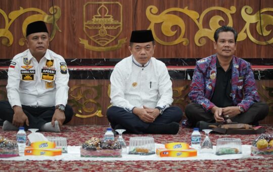 Gubernur Jambi, Dr. H. Al Haris, S.Sos, MH., saat menghadiri Silaturrahmi Akbar dan Halal BI Halal APDESI, PABPDSI, Asosiasi Badan Permusyawaratan Desa Nasional dan PPDI se-Provinsi Jambi Tahun 2023 bersama Pemerintah Provinsi Jambi. (Foto: Harun)
