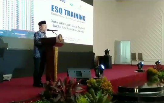 Gubernur Jambi Dr. H. Al Haris, S.Sos., MH., dalam acara Emotional Spiritual Quotient (ESQ) Duta Akhlak Duta Baznas. (Gambar: Said Usman).