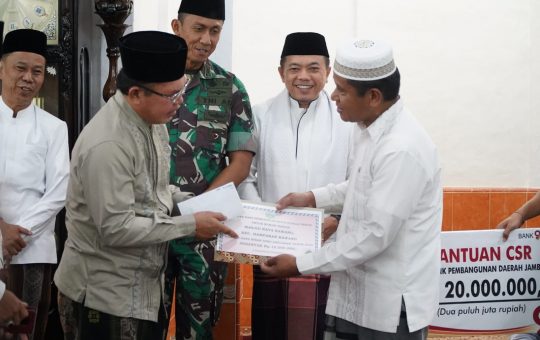 Gubernur Jambi Dr. H. Al Haris, S.Sos, MH saat melaksanakan Safari Ramadhan 1445 H di Kota Sungai Penuh. (Foto: Harun Al Rasyid)