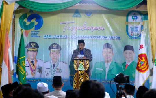 Wakil Gubernur Jambi Drs. H. Abdullah Sani, M.Pd.I., pada acara Tasyakuran Hari Lahir 90 Gerakan Pemuda Ansor, bertempat di Sekretariat Pengurus Wilayah (PW) GP Ansor Provinsi Jambi. (Foto: Agus Supriyanto, Sobirin)