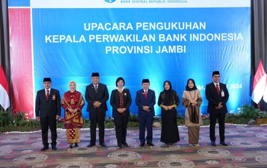 Gubernur Jambi, Dr. H. Al Haris, S.Sos, MH., saat menghadiri Upacara Pengukuhan Kepala Perwakilan Bank Indonesia Provinsi Jambi. (Foto: Erict Sutriedi)