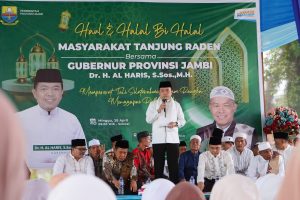 Gubernur Jambi, Dr. H. Al Haris, S.Sos, MH., saat menghadiri Haul dan Halal Bihalal bersama masyarakat Tanjung Raden. (Gambar: Erict Sutriedi)