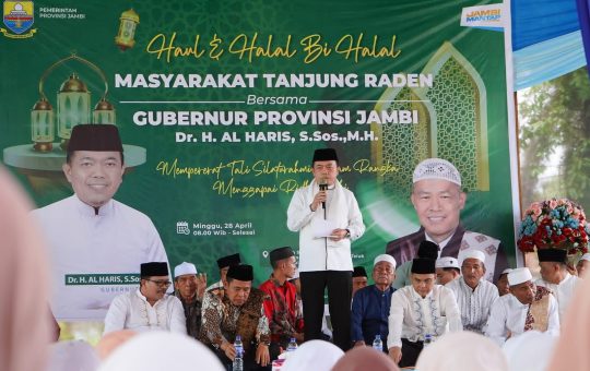 Gubernur Jambi, Dr. H. Al Haris, S.Sos, MH., saat menghadiri Haul dan Halal Bihalal bersama masyarakat Tanjung Raden. (Gambar: Erict Sutriedi)