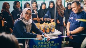 Peluncuran produk olahan ikan asin Kelompok TK-PPEG Sumber Rezeki dalam program IMPLI di Muaro Jambi. (Foto: Istimewa)